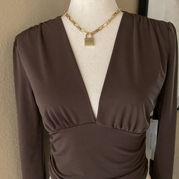 V neckline shirred top - Picture 5 of 11